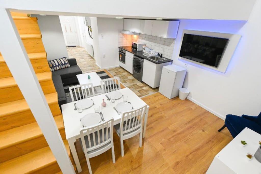 Lovely Studio Flat In Damjanich Street - Leonard Budapest Exterior photo