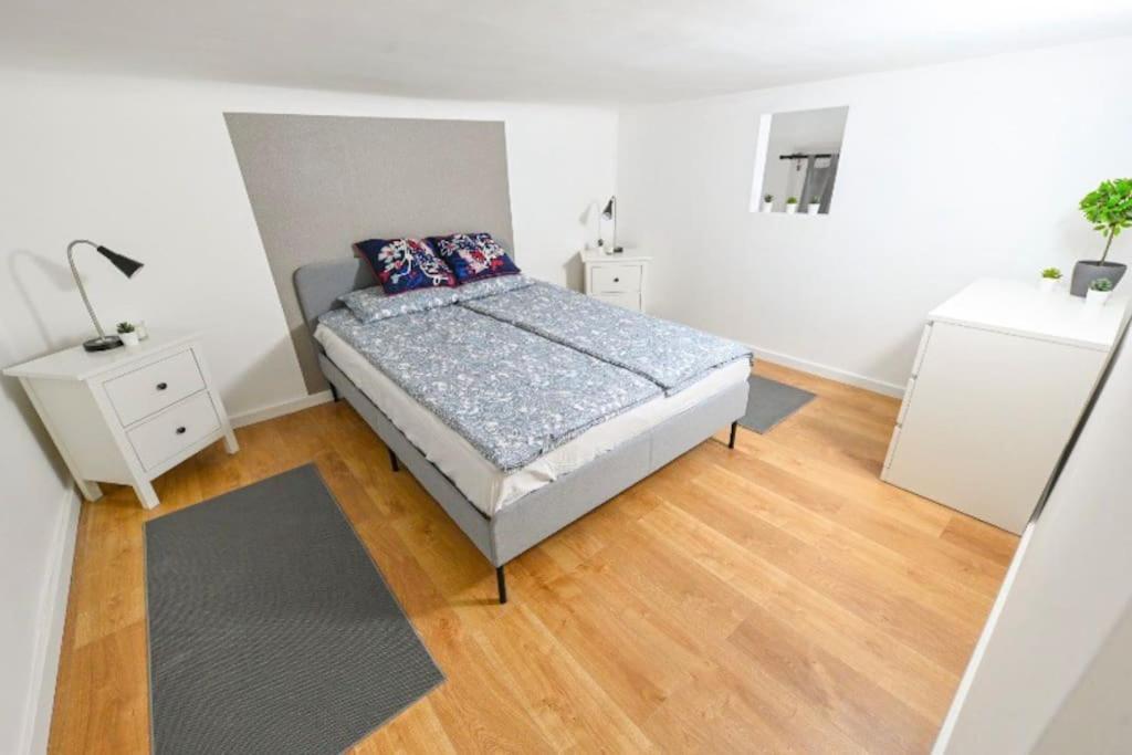 Lovely Studio Flat In Damjanich Street - Leonard Budapest Exterior photo